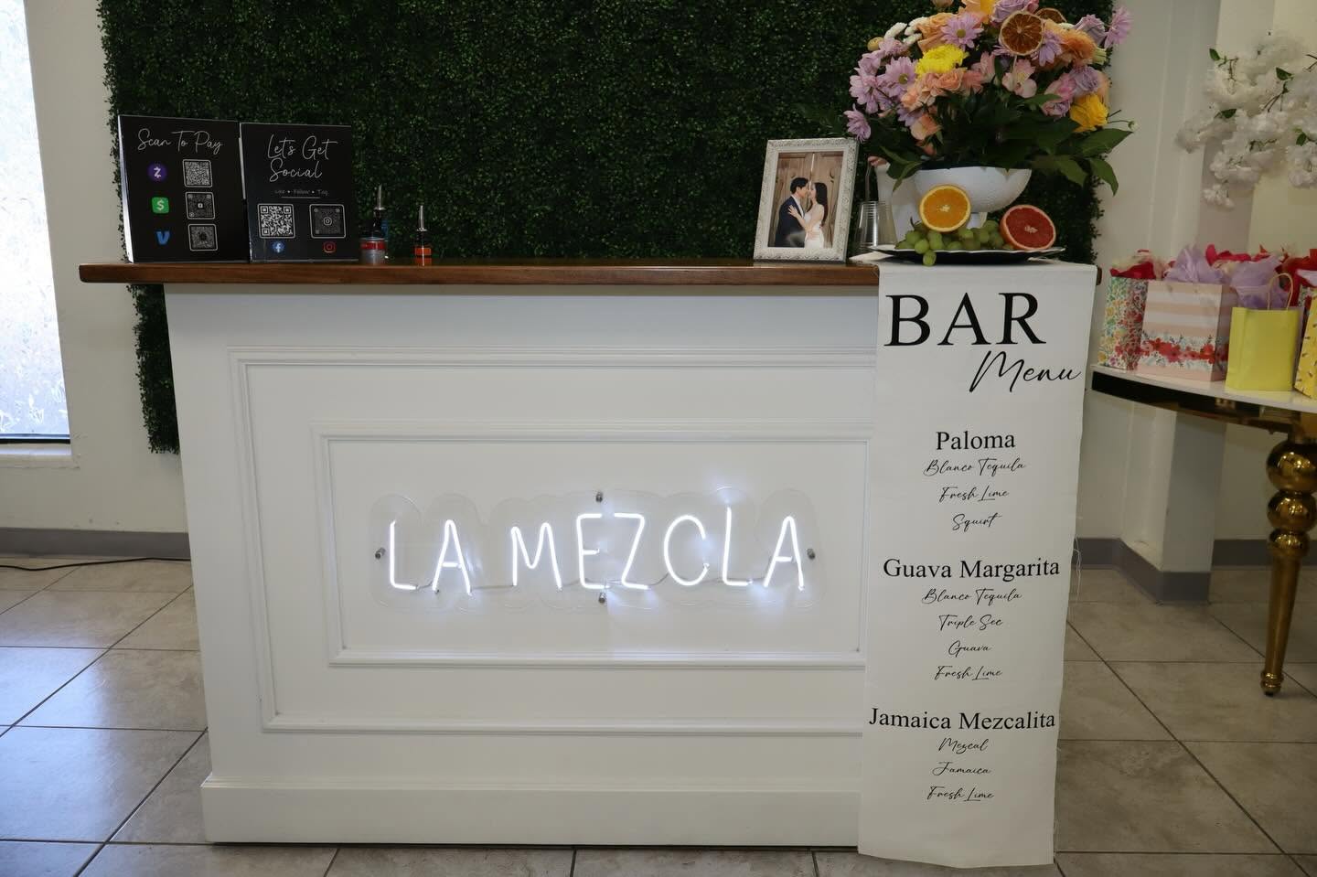 Full bridal shower mobile bar presentation by La Mezcla