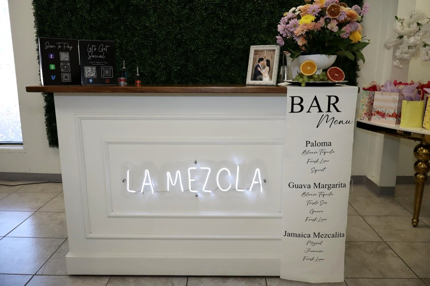 Full bridal shower mobile bar presentation by La Mezcla